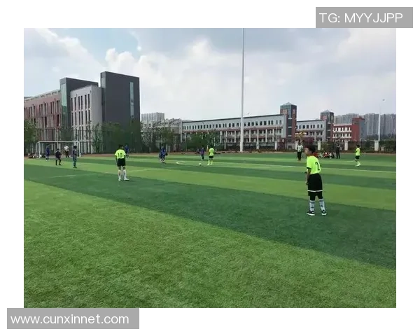 踢足球比赛中每队上场人数及替补规则详解